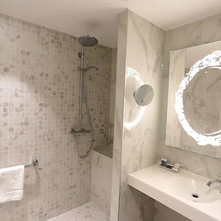 מלון Chateau De 4*