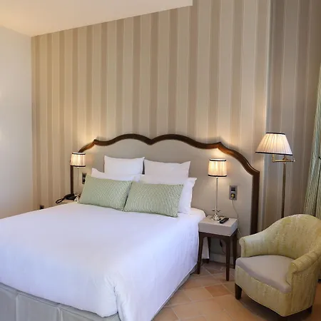 Chateau De Hotel 4*