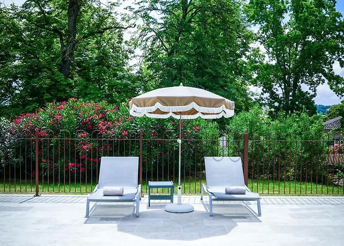 Chateau De Отель