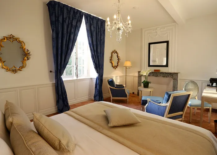 Отель Chateau De