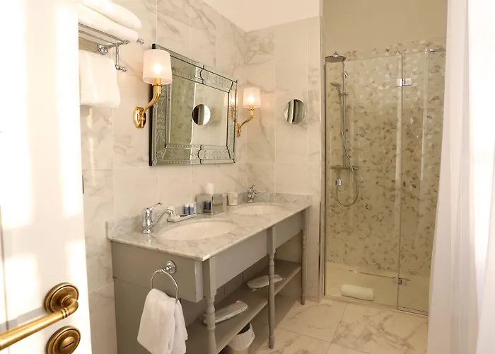 Отель Chateau De