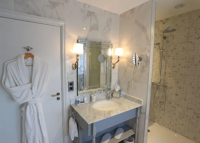 Chateau De Отель