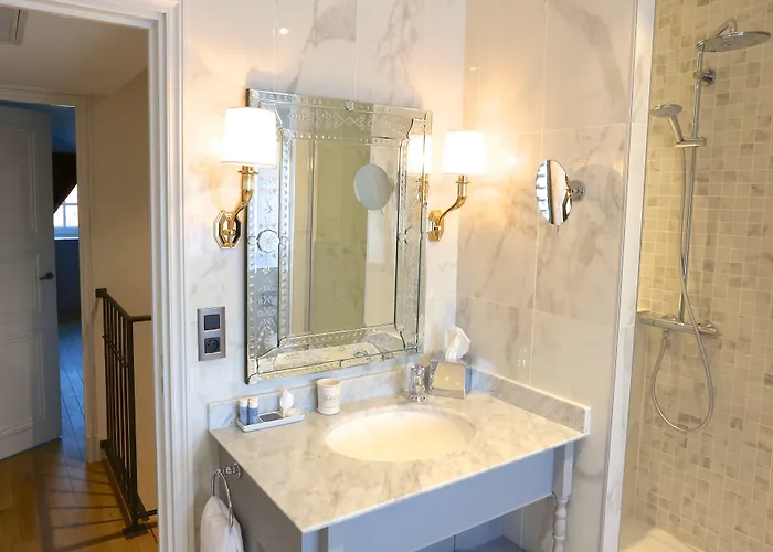 Отель Chateau De 4*