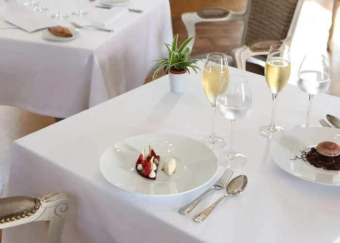 Отель Chateau De 4*