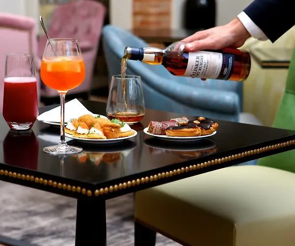 Отель Chateau De